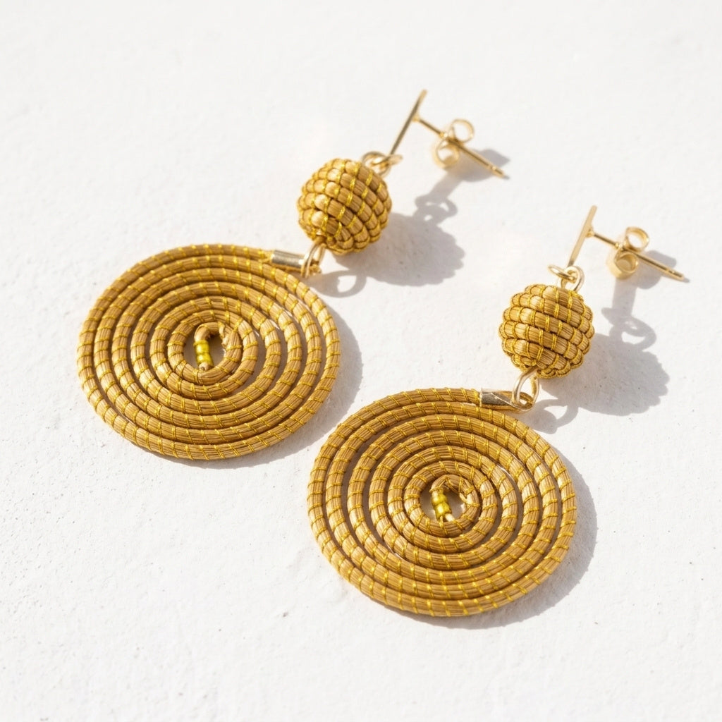Boucles d'oreilles pendantes Manduri en or végétal du Brésil, sphère et disque tressés à la main
